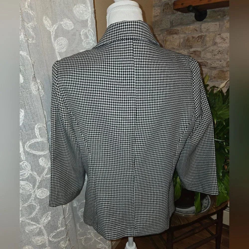 T. MILANO Black and White Houndstooth Blazer